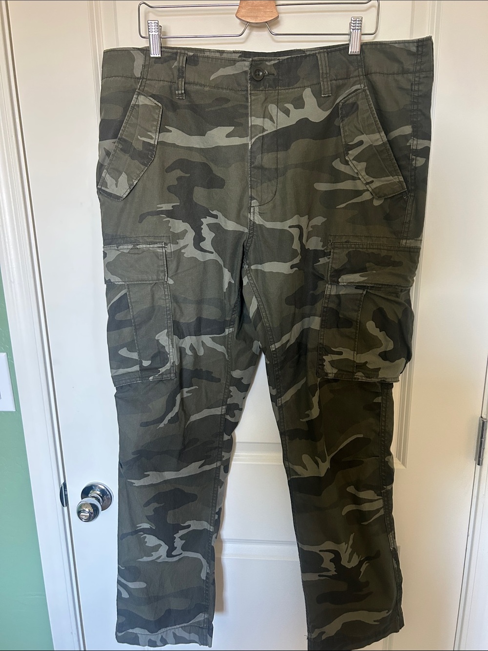 Men’s Old Navy Camo Cargo pants 38x32